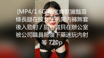 科技楼女厕全景偷拍极品美少妇的白净美鲍鱼人美B更美