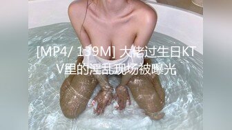 《极品CP魔手外购》美女如云餐饮店大神躲藏女厕逼脸同框偸拍数位小姐姐方便，被一个美女发现翻车了还好没有推门吓尿了 (13)