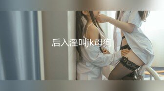 处理客诉的可爱女员工