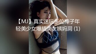 端庄长发女神，露脸抚摸外阴，渴望哥哥舔逼，掰开蝴蝶逼露出粉穴