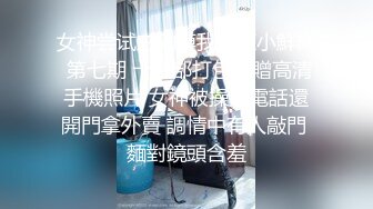 大奶妹子 在家被男友先抠多毛逼再操 没有工具随便找个瓶子就猛捅 爽的很舒坦