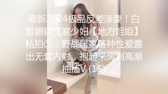 舔阴部和阴蒂，真正的女性高潮。特写视图