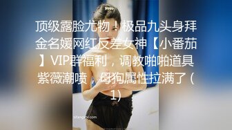 小美女被情人带到新租的公寓后在厨房扒光衣服抱在台子上操-