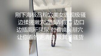 无套后入娇小妹子，大白屁股奶子很软