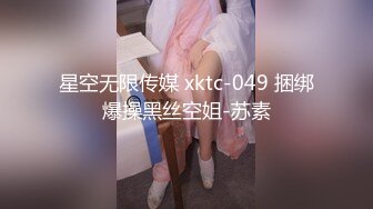 真实理发店偷拍，客人不知道老板娘逼里正塞着跳蛋，淫水流了一裤裆，没有客人就开始袒胸露乳抠骚穴