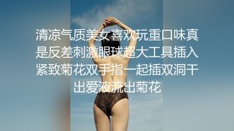 真实良家小少妇露脸激情大秀直播诱惑狼友，在狼友的指挥下漏出骚奶子自慰逼逼，特写展示骚遍家里每一间屋子