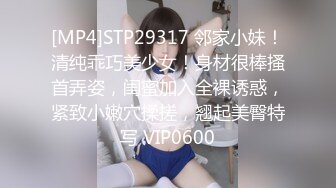 【OnlyFans】逃亡JJ爱KK，狂干群P，大型淫乱场面，两人真实夫妻，女的身材超级棒，群p的场面太过震撼 112