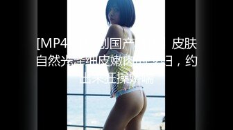 浴室暗藏摄像头偷窥白白嫩嫩的房东女儿洗澡 (2)