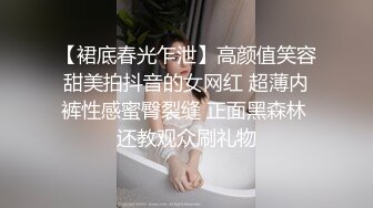 漂亮美女风景区游玩时寂寞难耐 拉著男友到公共卫生间疯狂操B自拍