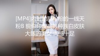 【极品稀缺 破解摄像头】JK风小姐姐更衣间拿手机自拍 多角度偷拍