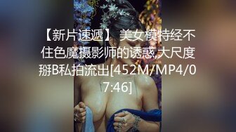 ：颜值高身材好极品小妹睡前发骚，性感的睡衣跟狼友互动撩骚，慢慢脱光抠弄骚穴浪叫呻吟，洗澡诱惑精彩别错过