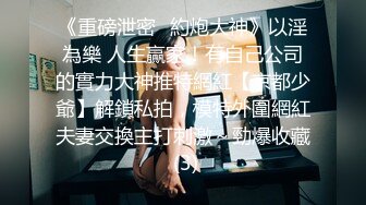 老哥越南约了个高颜值苗条妹子一起直播 全裸扭动身体看着非常诱人 很是诱惑喜欢不要错过