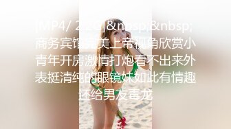 精致超短裙人妖骑着自行车漏出内内勾引修理工拿出肉棒就是吃硬梆梆在操后门爆射