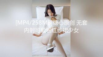 对镜拍反差妹被按在床上哭腔浪叫征服欲爆棚