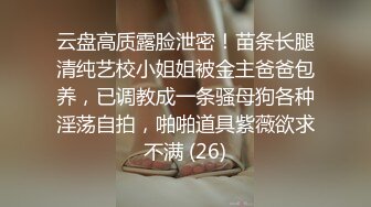 一边被操一边回复男友信息 这个双节礼物有点重