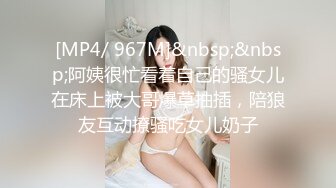 金发双马尾女仆cos小姐姐和同伴逛街小姐姐 外纯内骚粉色丁字裤中间湿了一块逼痕迹明显侧面露毛