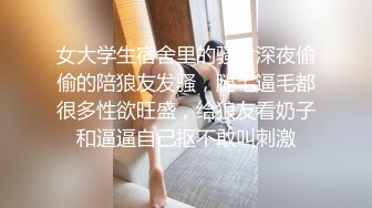 先玩奶后玩逼，开档黑丝道具抽插干出白浆，年轻小妹让两个大哥轮草抽插蹂躏爆草，浪叫呻吟不止精彩又刺激