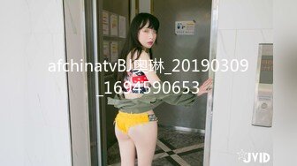 《魔手外购极品厕拍》商业城女厕全景偸拍超多少女少妇方便，逼脸同框，花臂少女尿量好足阴户微开相当诱惑，无水原档4K (15)