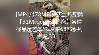 巨乳长发女神给男闺蜜聊天，衣服一脱光就开始给自己自慰