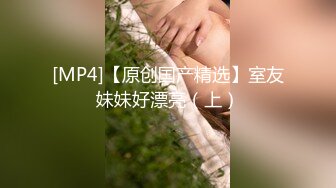 [MP4/ 383M] 颜值不错的美女主播露脸户外小河边勾搭钓鱼的小哥激情啪啪，让小哥吃奶玩逼交大鸡巴