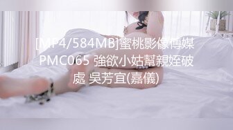 高颜值混血女模特全程露脸伺候两个小哥啪啪，吃奶舔逼口交大鸡巴足交各种发骚，让两个小哥多体位爆草蹂躏