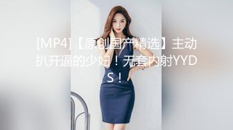 妈妈单位聚餐喝醉回家，被儿子撕开黑丝袜插入肥穴，妈醉梦中高潮淫叫