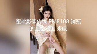 按摩店激情4P颜值，两个少妇躺在床上被两技师小哥按摩，揉奶摸逼AV棒伺候，床边大鸡巴爆草抽插对比超刺激