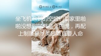 当我被吸引男人的眼睛盯着时，我随波逐流拍了一张照片