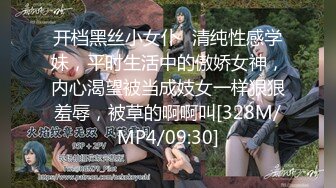 《精品★TP》魔手??外购最新流出《坑闺蜜》系列第十二集，偷窥澡堂妹子洗浴，居家妹子被各种角度拍摄5V