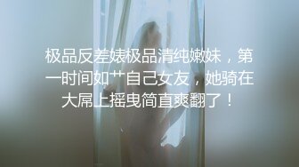 妹纸自己拿手机自拍