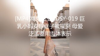 OF大眼萌妹Peachpie扮演厨娘自慰被金主爸爸发现无套后入狠狠啪啪不停喷水 最后足交在美足上交货粘稠把玩 画面唯美感人