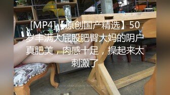 妖艳妩媚TS妖月小姐和闺蜜 伺候屌爷，两根妖鸡巴轮流塞直男嘴里做抽插运动，宝贝 我的鸡巴都不硬了，你的逼逼好紧，淫乱3P！