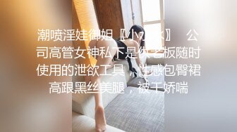 我不在家女朋友就吃别人的鸡巴，还无套干上了，这真是个骚逼，贱货！