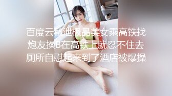 等车时偷拍到这女的摸完逼手拿出来闻闻