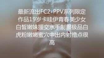 最新流出商场女厕 站着尿尿的眼镜妹