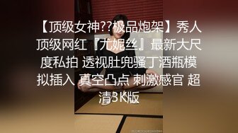 女朋友跪着让我从后无套爆操她