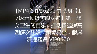 商场女厕全景后拍多位漂亮小姐姐的极品美鲍鱼_0