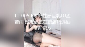 少妇趁老公不在家和我出来偷情，半路碰到老公电话查岗，少妇说在吃辣条。