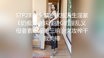 青少年爱黑公鸡-可爱的拉拉队队长莱利里德得到紧逼拉伸