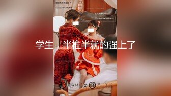 逛万达厕所还是挺旺的，来女生厕所的络绎不绝 一下子拍三个小逼，再出来等候拍脸 有美有轻熟少妇！3