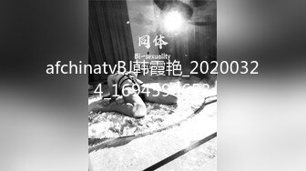 喝酒上头了沙发上就让这个金发妞吃鸡鸡