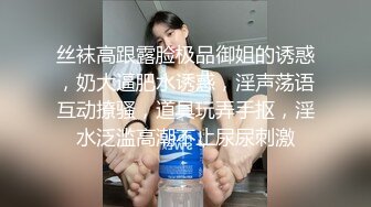 【极品性爱绿帽狂】按耐不住性爱欲望 和单男3P齐操性瘾骚妻 前裹后操 骚货小逼给操麻了