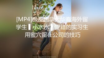 舞蹈班全景偷拍还是练舞蹈的妹子身材好 阴户前那一撮微微的小胡子真性感