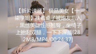 【锅锅酱】做你的听话骚母狗，美乳锅锅酱镜前爆操