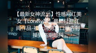 【阿姨探花】带骚熟女酒店开房一进来就脱下裤子吃JB